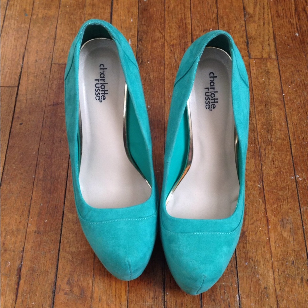 Women's close toed pumps